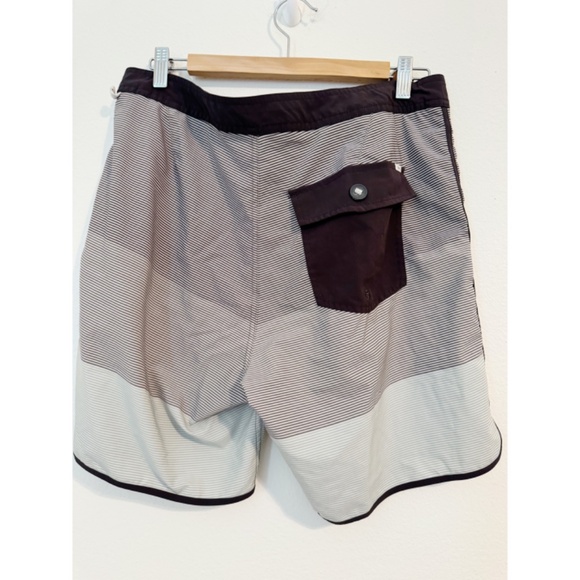 Vuori Cruise board shorts 7" Performance 4-way Stretch Brown Cream 33 - Picture 3 of 6
